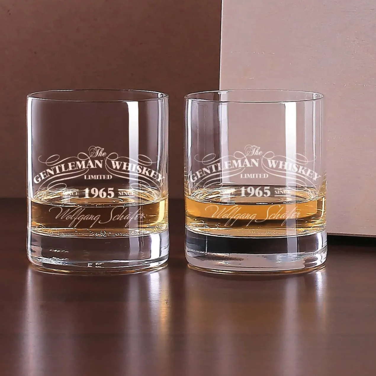 Whisky-Set in gravierter Holzkiste inkl. Gläser und Untersetzer