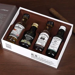 Whisky-Set mit 4 torfigen Single Malts in bedruckter Geschenkverpackung mit Wunschname