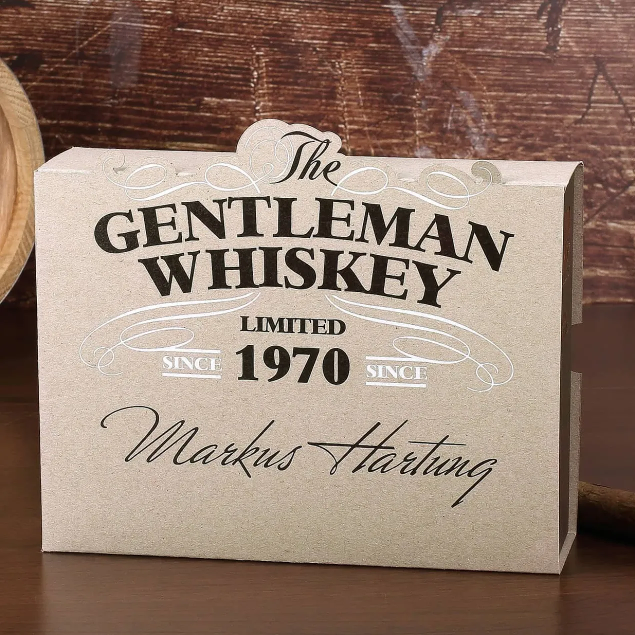 Whisky-Set mit 4 torfigen Single Malts in bedruckter Geschenkverpackung mit Wunschname
