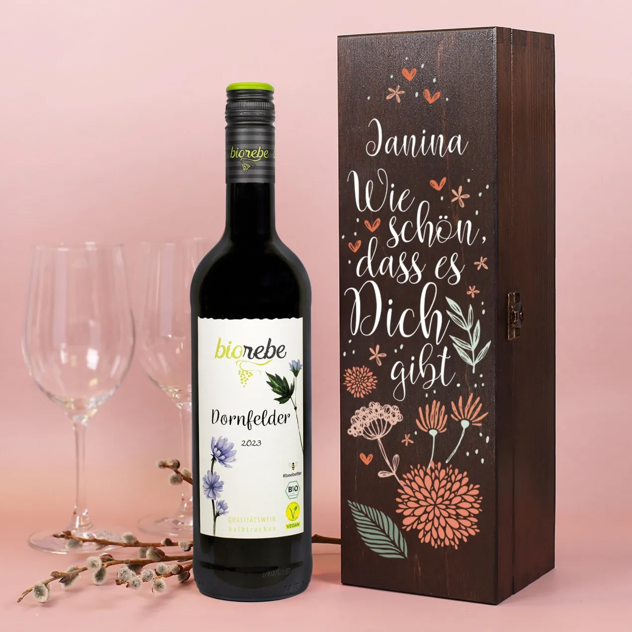Wie schön, dass es Dich gibt. - Bienenfreundlicher Biorebe Wein in personalisierter Holzbox
