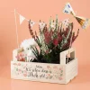 Wie schön, dass es Dich gibt. - Pflanzkiste mit Blumenmotiv und Name