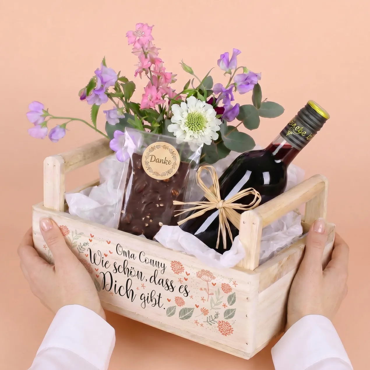 Wie schön, dass es Dich gibt. - Pflanzkiste mit Blumenmotiv und Name