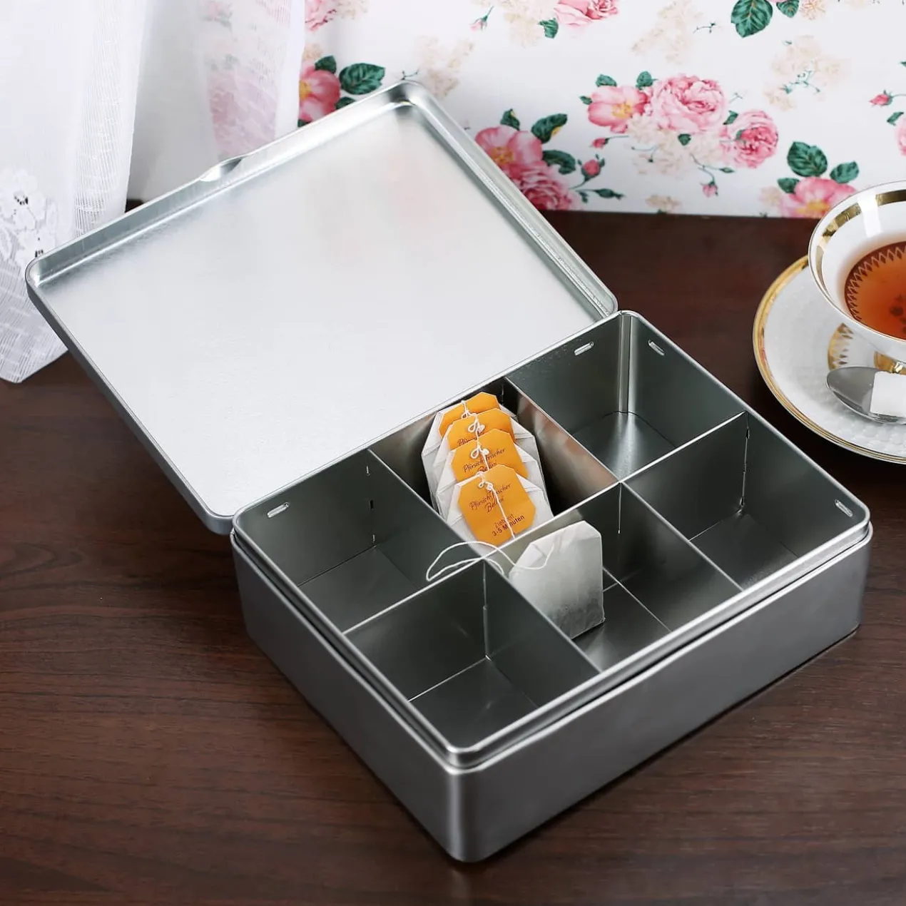Wie schön, dass es Dich gibt. - Teebox aus Metall mit Ihrem Wunschnamen bedruckt