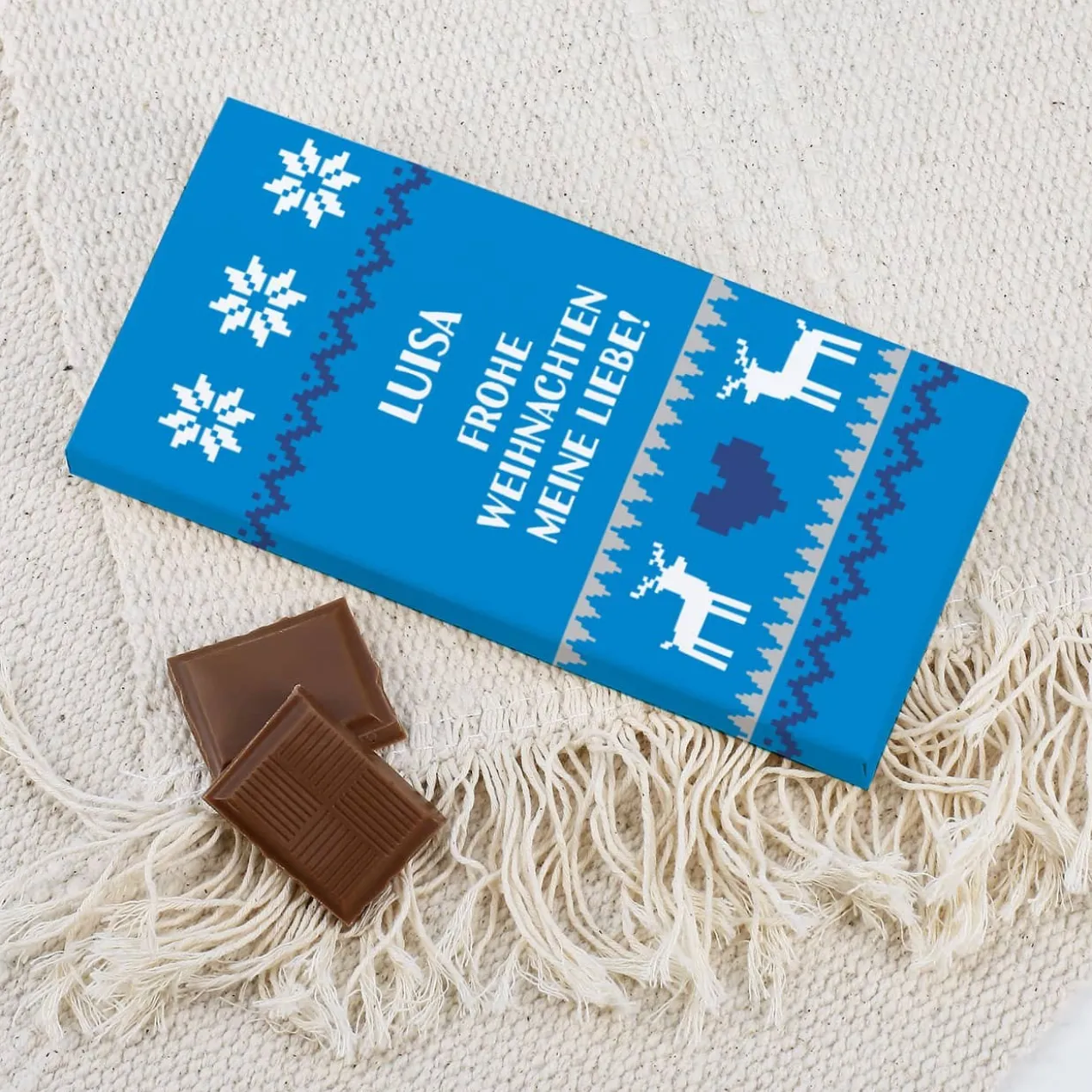 Winterliche Vollmilchschokolade im nordischen Stil mit Name und Wunschtext, 100g