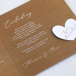 Wir heiraten! Einladungskarte zur Hochzeit mit Foto & Herz