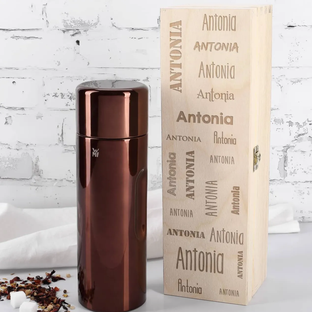 WMF Thermosflasche in 3 Farben mit persönlicher Holzbox