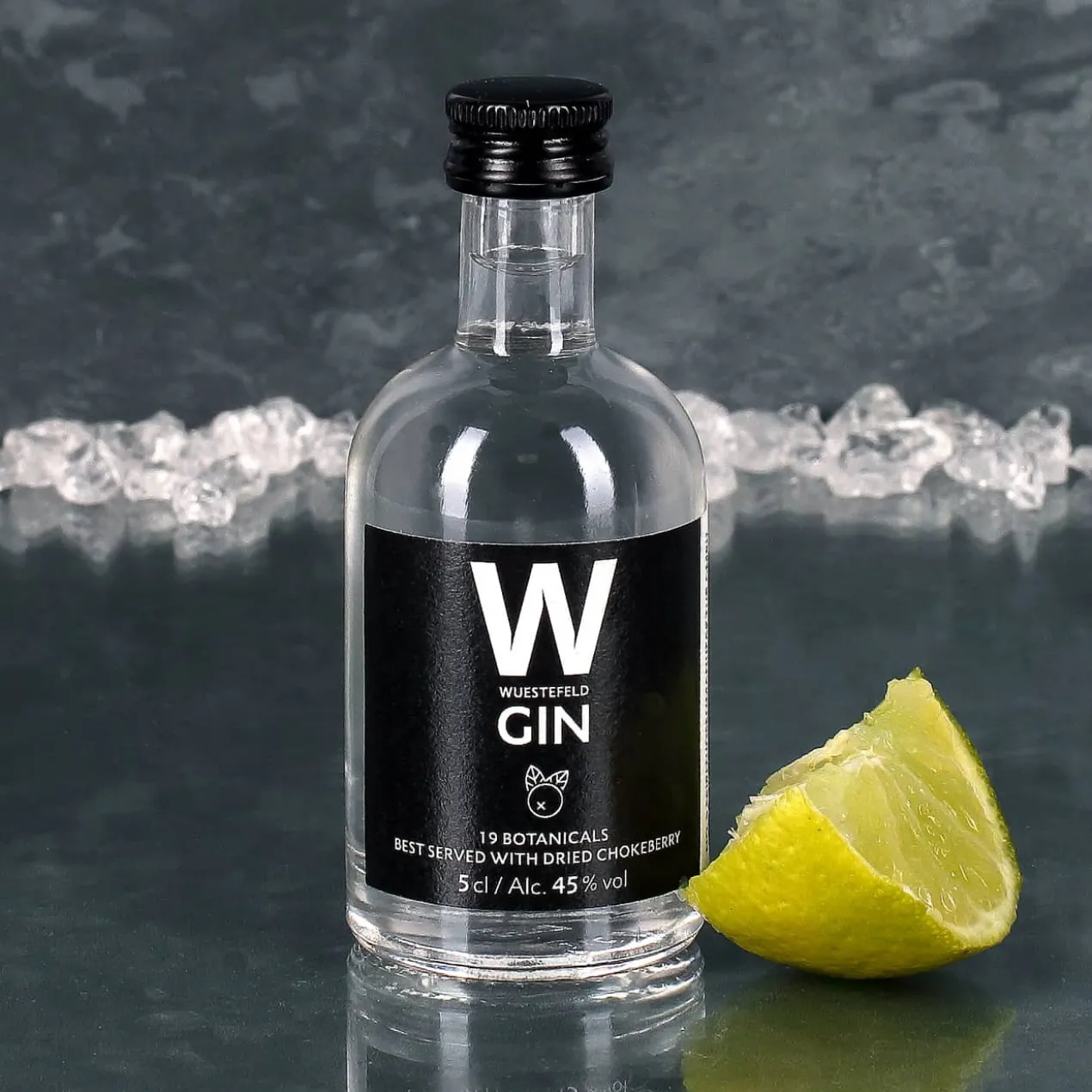 Wuestefeld Gin mit graviertem Gin-Glas in bedruckter Geschenkverpackung für be-gin-liche Weihnachten