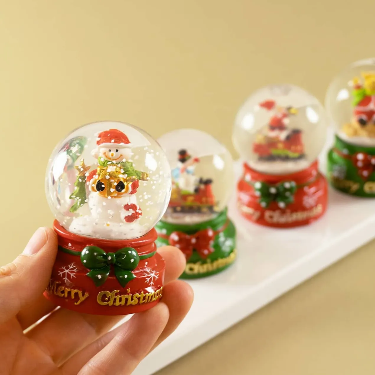 Wunderschöne Schneekugel für die Adventszeit