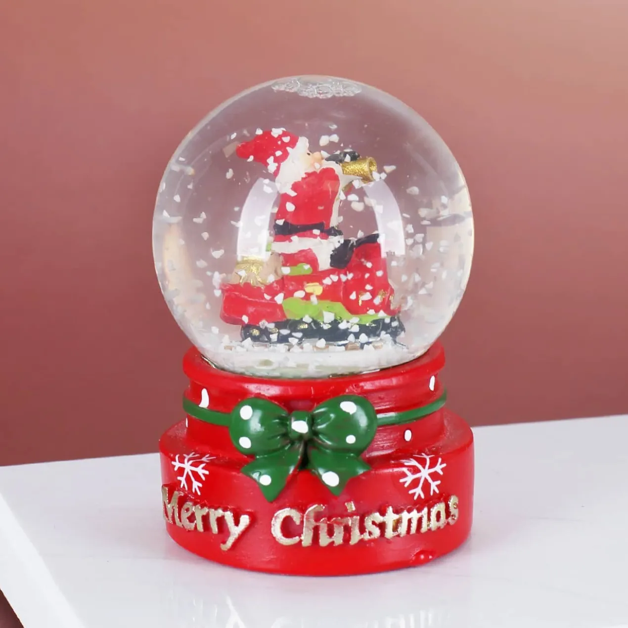 Wunderschöne Schneekugel für die Adventszeit