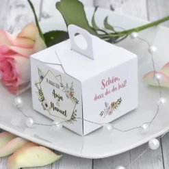 6 x Gastgeschenke Hochzeit Geschenkboxen mit Namen, Datum und Blüten