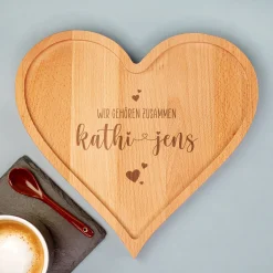 XL Frühstücksbrettchen aus Holz in Herzform mit Gravur & Wunschtext | Valentinstagsgeschenk für Paare