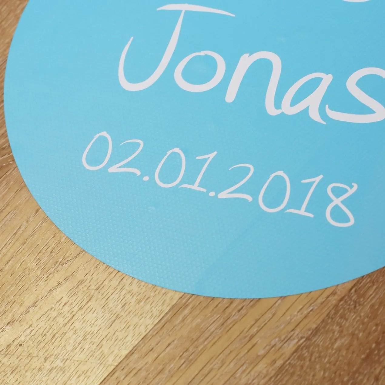 XL Fußbodenaufkleber 30x57cm zur Geburt - Es ist ein Junge - mit Name und Datum