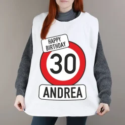 XXL-Lätzchen als Spaßgeschenk zum Geburtstag mit Verkehrszeichenmotiv