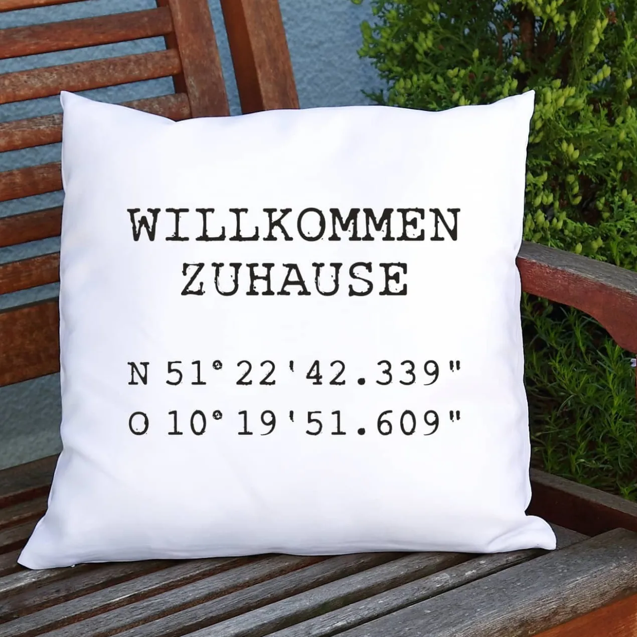 Zum Einzug das Koordinaten-Kissen mit Breitengrad und Längengrad