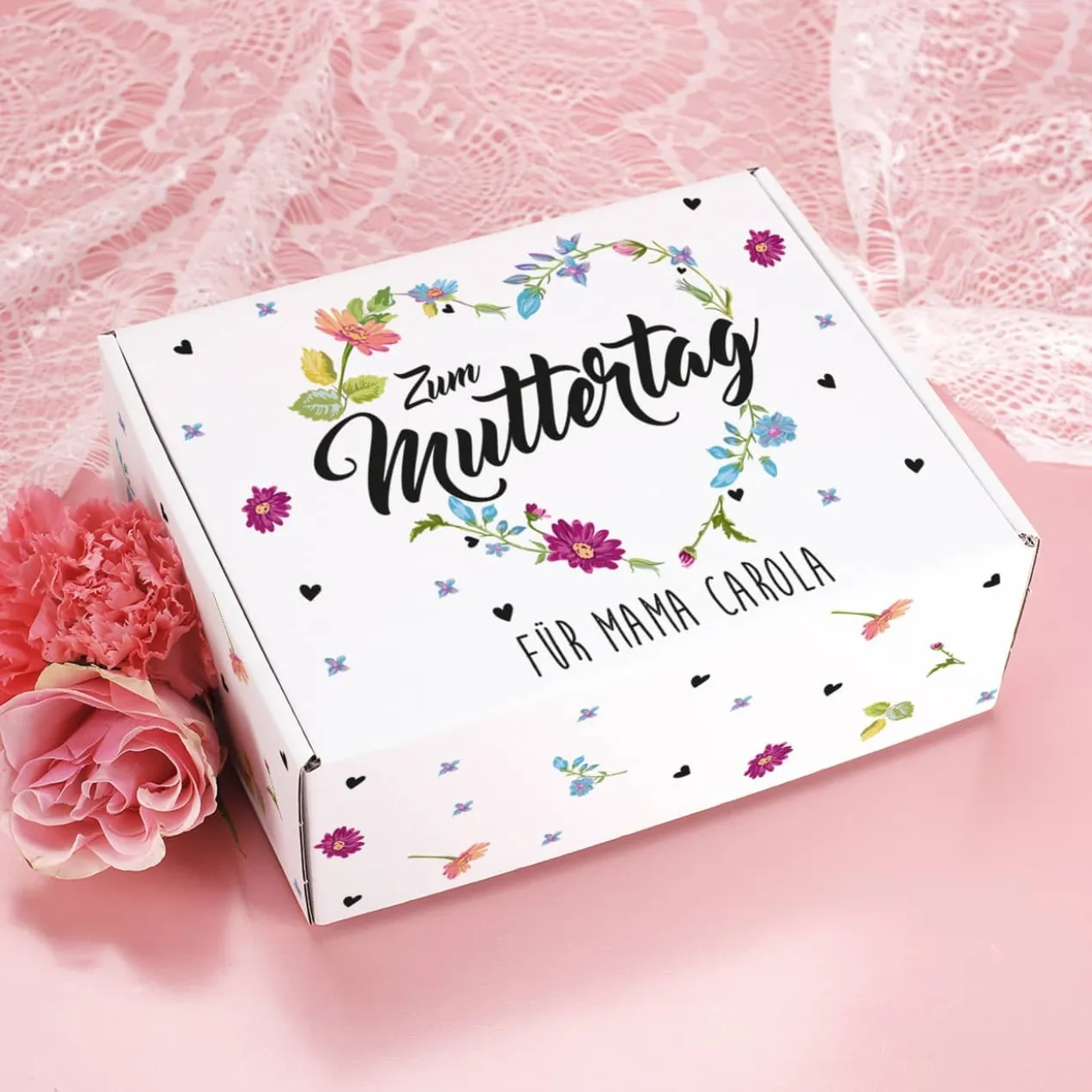 Zum Muttertag - Geschenkverpackung mit Blumenherz Motiv und Wunschtext