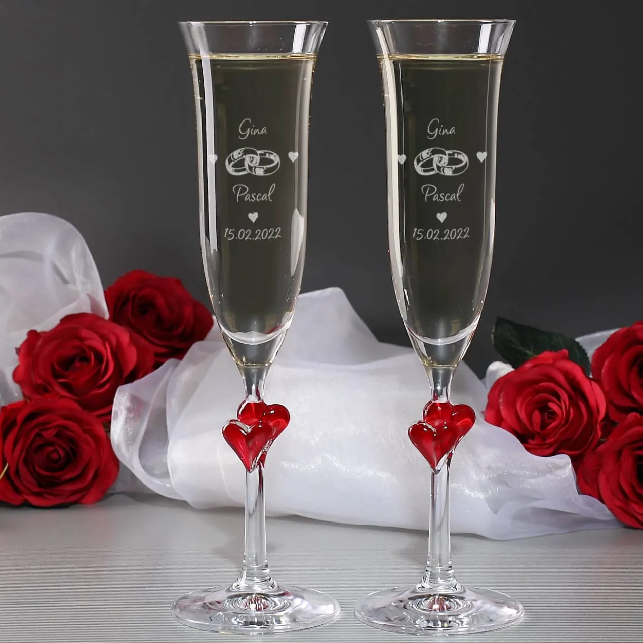 Zwei gravierte Sektgläser L'Amour zur Hochzeit mit Ringen und Ihren Wunschangaben