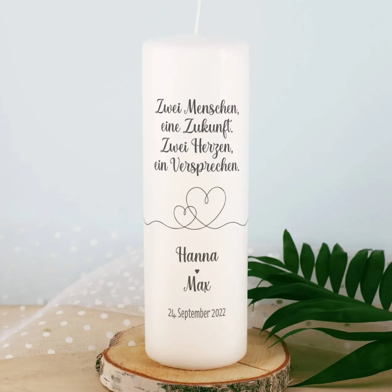 Zwei Herzen, ein Versprechen. - Hochzeitskerze mit Namen und Datum