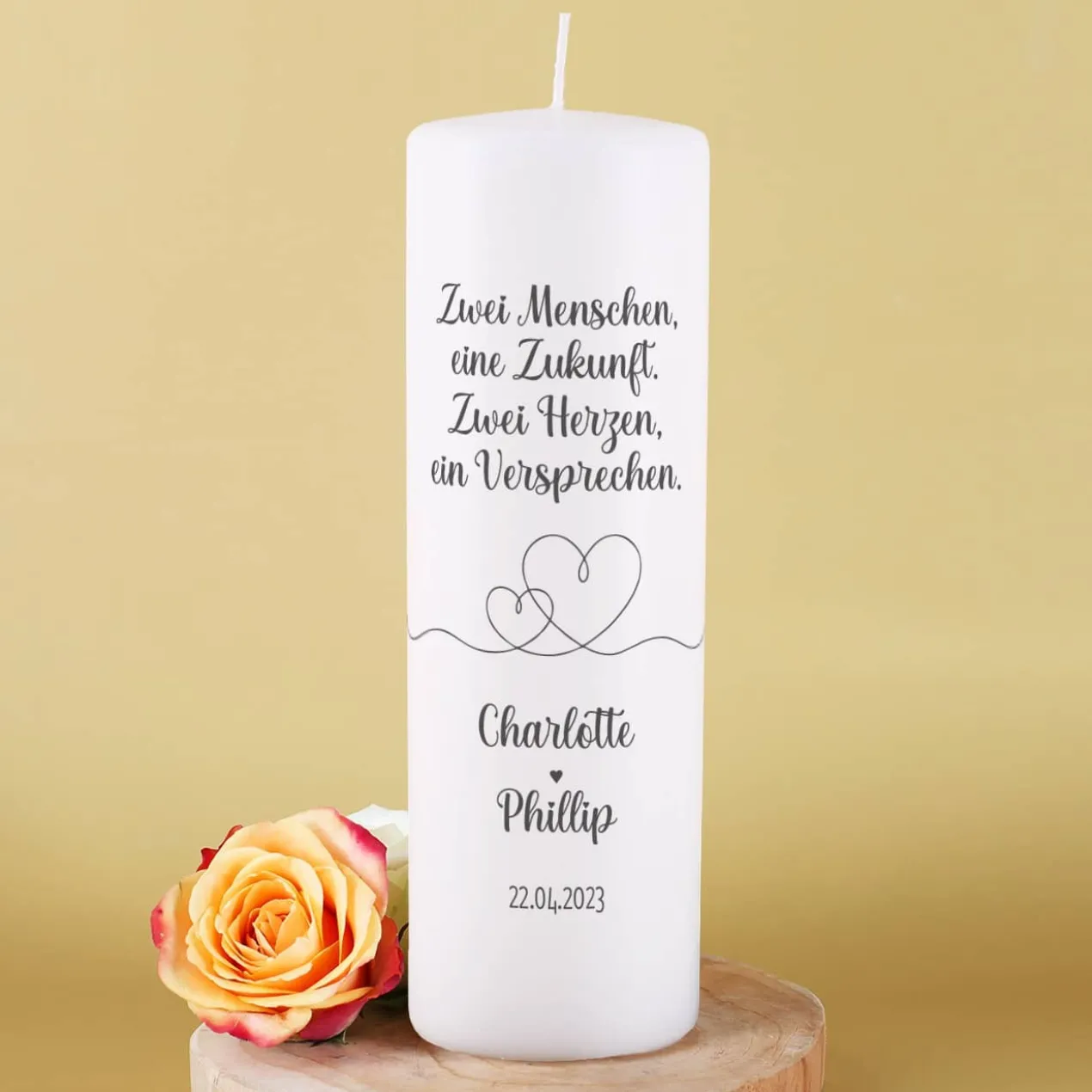Zwei Herzen, ein Versprechen. - Hochzeitskerze mit Namen und Datum